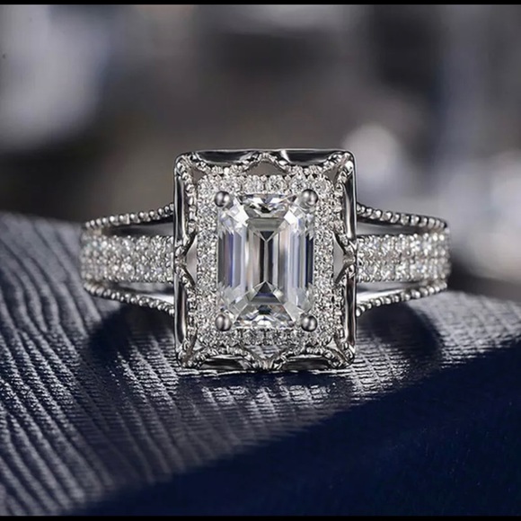 FREE SHIPPING 925 Silver Engagement Ring - Picture 2 of 3